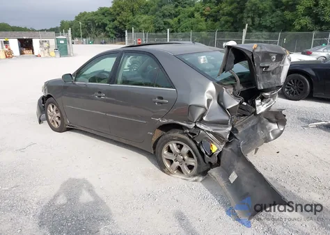 2005 Toyota Camry Xle V6 z USA, uszkodzony, nr VIN 4T1BF30K35U605782